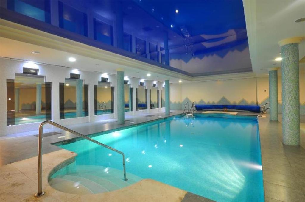 Apt With Heated Pool & Excellent Location - Todoholiday